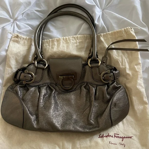 【関税&送料込】Salvatore Ferragamo Grey Suede Shoulder Bag Salvatore Ferragamo Vintage Grey Suede Crossbody Bag | eBay